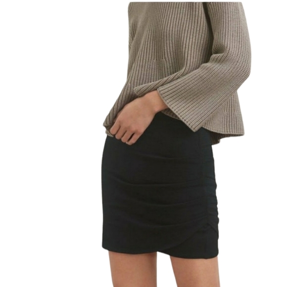 Aritzia Dresses & Skirts - Aritzia Wilfred Free Kass Skirt Size Med. Knit Skirt Mini High Rise ruched side